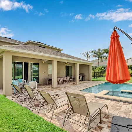 8 Bedroom Vacation Home With Pool